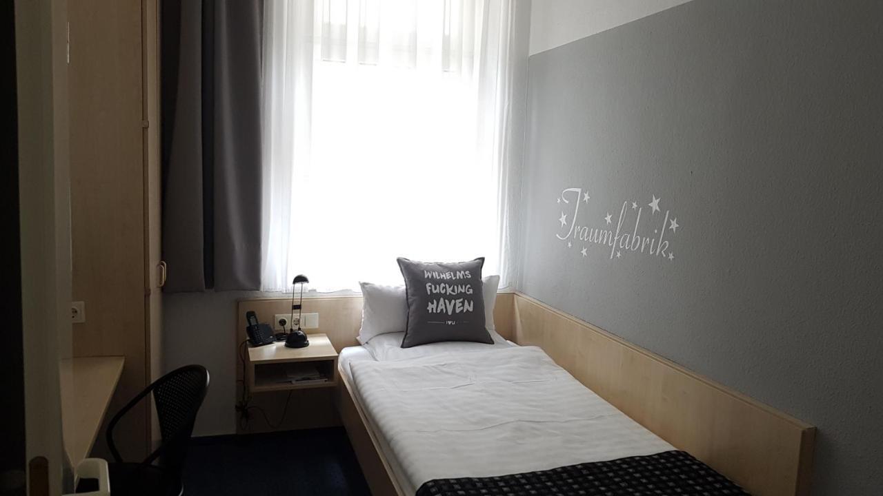 Hotel Keil ヴィルヘルムスハーフェン エクステリア 写真
